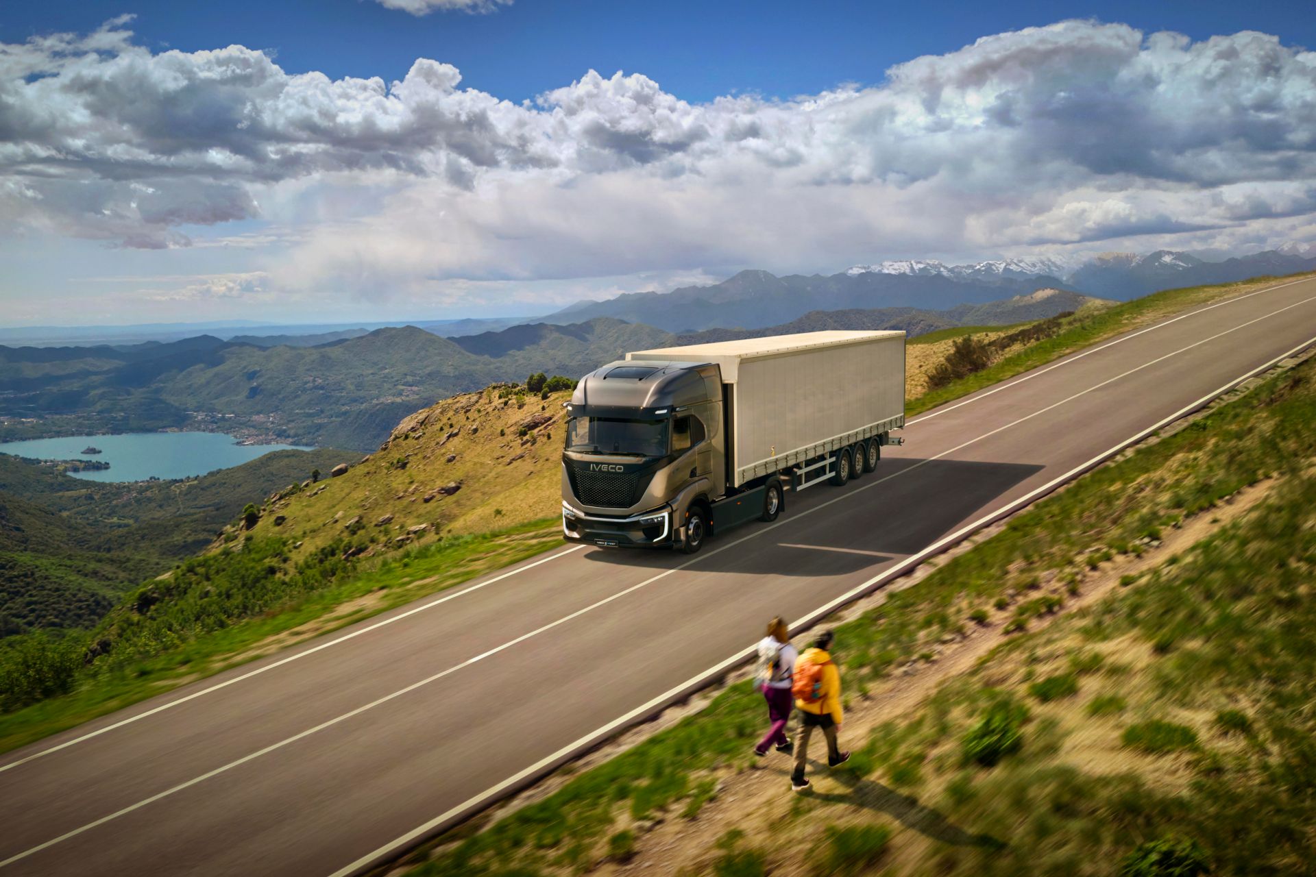 See the brochures for full details of IVECO S-eWAY Artic